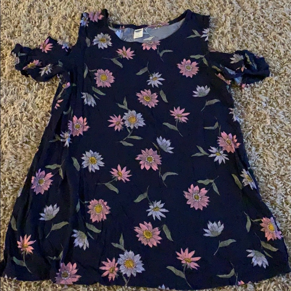 Open shoulder floral tee